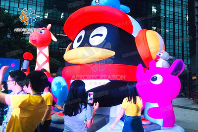 腾讯19周年庆，快乐家族充气造型 02.jpg